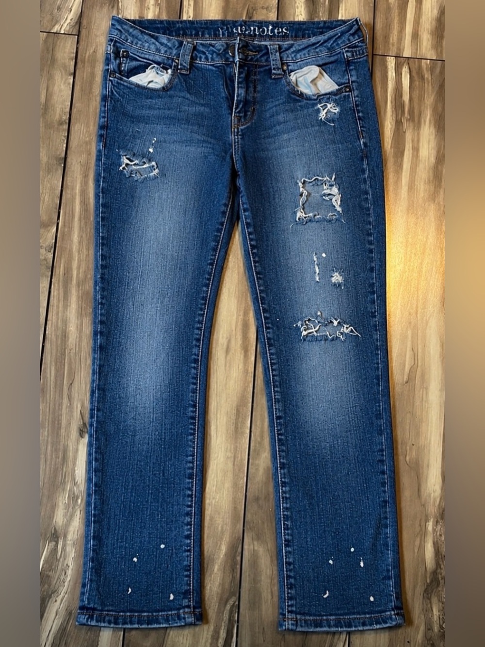 Bluenotes cropped capri style distressed blue jeans in size 28